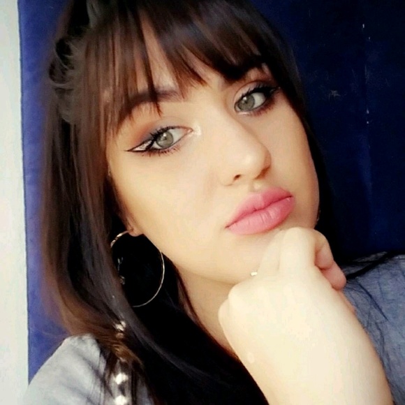 Meet your Posher, Ariana - Picture 1 of 1